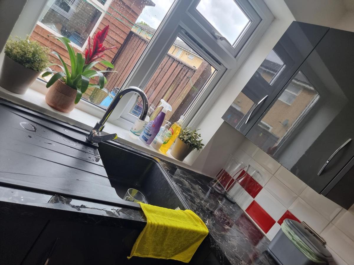 Spacious House In Central Manchester Extérieur photo